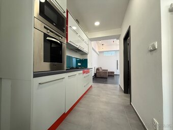 PRONÁJEM ATRAKTIVNÍHO BYTU 2+1=ATELIÉRU V CENTRU JIHLAVY - 2