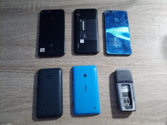 Mix nefunkčních telefonů - 2