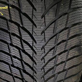 Zimní pneu 215/50 R18 92V Nokian 7mm - 2