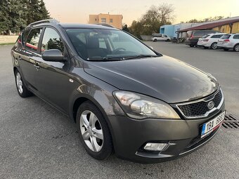Kia Ceed ED 1.6 benzín cvvt kombi 2012 pofacelift - 2