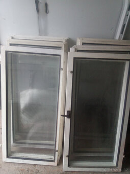 Dřevěná dvojitá okna stará dvoukřídlá 3ks - 2