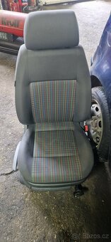 VW Polo 9n3 hezke predni sedačky. - 2