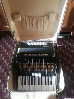 Akordeon - Harmonika  Delicia 60 basů + kufr - 2