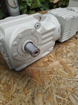 Prodám motor s převodovkou SEW. - 2