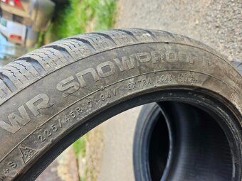 2x zimní pneu Nokian Snowproof P 225/45/17, 7-8 mm, DOT 2121 - 2