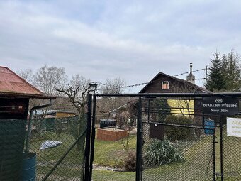 Prodám chatu v zahrádkářské kolonii se zahradou 451m2 - 2