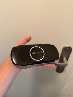 Sony PSP 3008 – plně funkční, s 2 hrami, pouzdrem a kab - 2