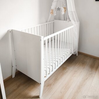 Dětská postýlka 60x120, matrace, baldachýn, kolotoč - 2