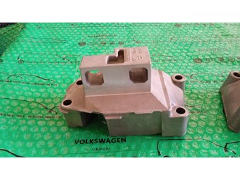 konzola motoru Škoda Felicia 1.9d 028199275B - 2