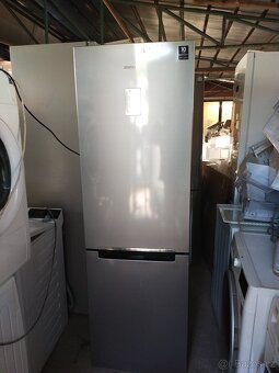 Prodám plně lednici značky SAMSUNG výška 180 cm-DOVEZU-- - 2