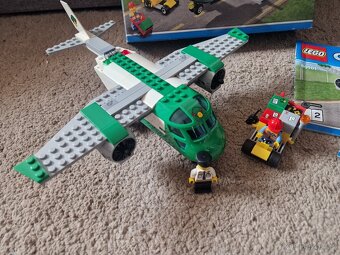 LEGO CITY 60101 (LETADLO A POZEMNÍ PERSONÁL) - 2