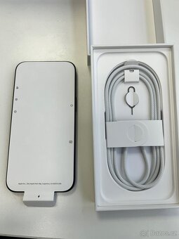 Iphone16e černý (black) 128GB + příslušenství - 2