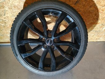 Zimní sada Autec Uteca 235/40/R19 96V - 2