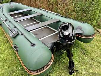 Člun s motorem - 2
