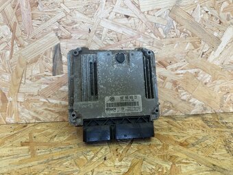 ŘÍDICÍ JEDNOTKA MOTORU 2.0 FSI 06F906056CB - 2