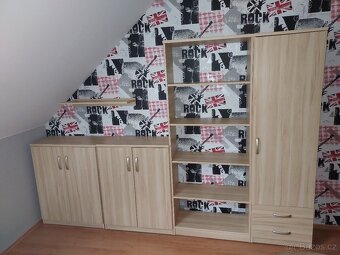 Sestava dětského pokoje včetně postele, skříní, psac. stolu - 2