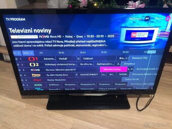 Led TV Panasonic 82cm - 2