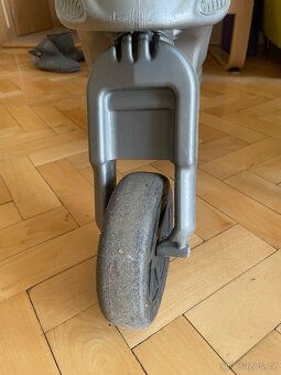 Plastova detska motorka - 2