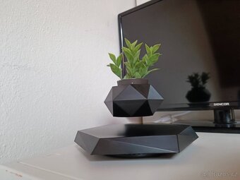 Levitujúci kvetináč - 2