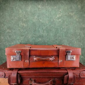 Kožený kufr s popruhy - 2