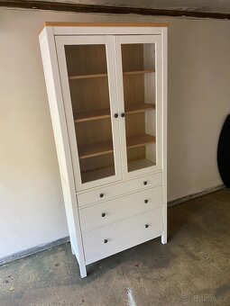 Vitrína IKEA Hemnes - bíl. Mořidlo - 2