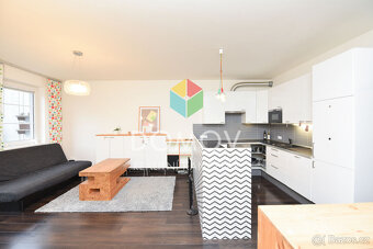 Nový, cihlový byt 3+kk s balkónem a venkovním parkovacím stá - 2