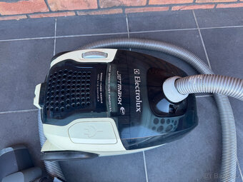 Výkonný vysavač electrolux jetmaxx 2000w, sáčkový - 2