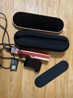 Dyson airstrait - 2