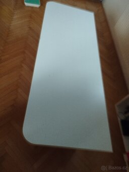 Dětský stůl vyrobený stolařem - 2