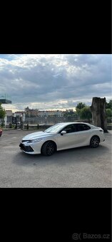 Toyota Camry Executive Hybrid - 2