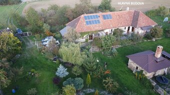 Sebestačný vidiecky statoks viacerými stavbami - 2