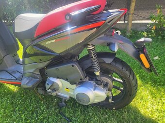 Aprilia SR Motard 125 - 2