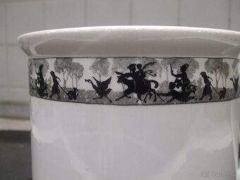 Starý velký porcelánový hrnek. - 2