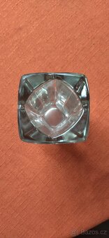 Váza - lisované sklo Jiří Zejmon Rosice 1969 - 2