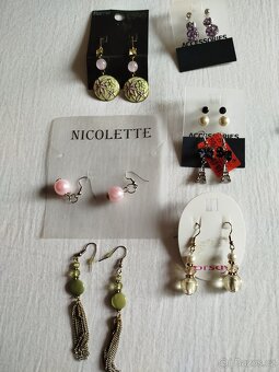sada náušnic a náhrdelníků bižuterie Orsay... - 2