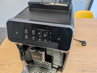 automatický kávovar Philips Series 2200 EP2221/40 - 2