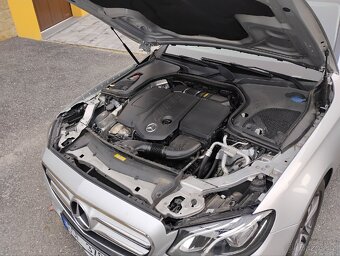 Mercedes Benz E Class 220D - 2