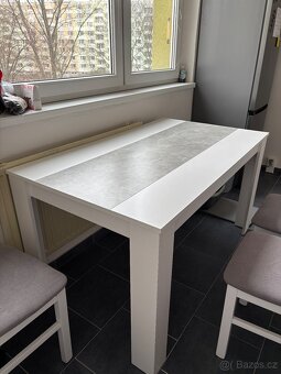 Jídelní stůl - 2
