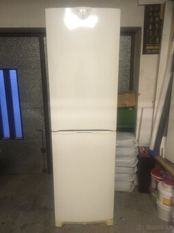 Lednička s mrazákem insesit - 2