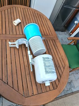 Závěsný skimer k bazénu - 2