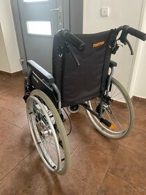 Invalidní vozík Tomtom s brzdama pro doprovod - 2