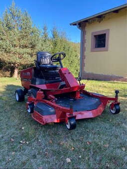 Zahradní traktor TORO Diesel Groundsmaster 220-D - 2