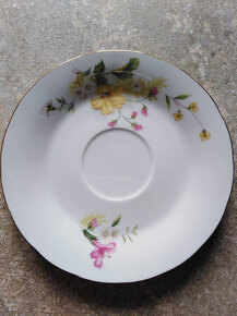 Porcelánové retro podšálky . - 2
