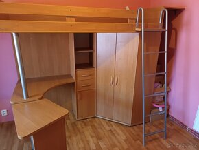 Prodám patrovou postel se skříní a stolem - 2