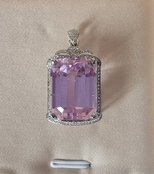 DIAMANTOVÝ PŘÍVĚSEK KUNZIT 36.64ct. BRILIANTY 0.30ct. TOP - 2