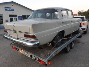 Mercedes W110 200 dvojitá karburace - 2