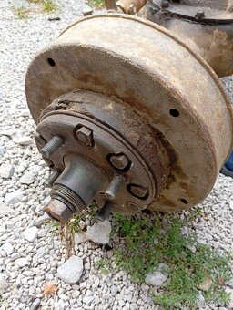 Prodám zadní nápravu na automobil laurin a klement - 2