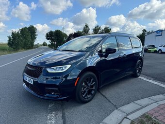 Chrysler Pacifica 3.6 S RU DVD Nový model 2022 - 2