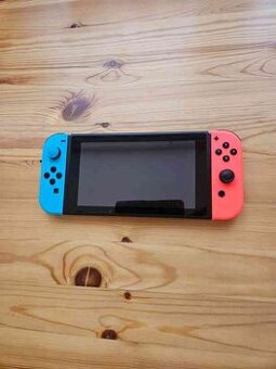 Nintendo switch + příslušenství - 2