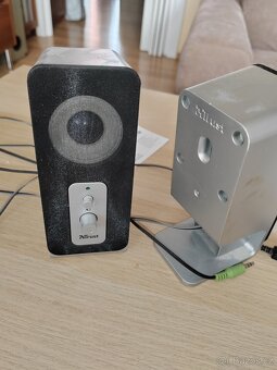 Prodám PC monitor, klávesnici, myš a repro. - 2